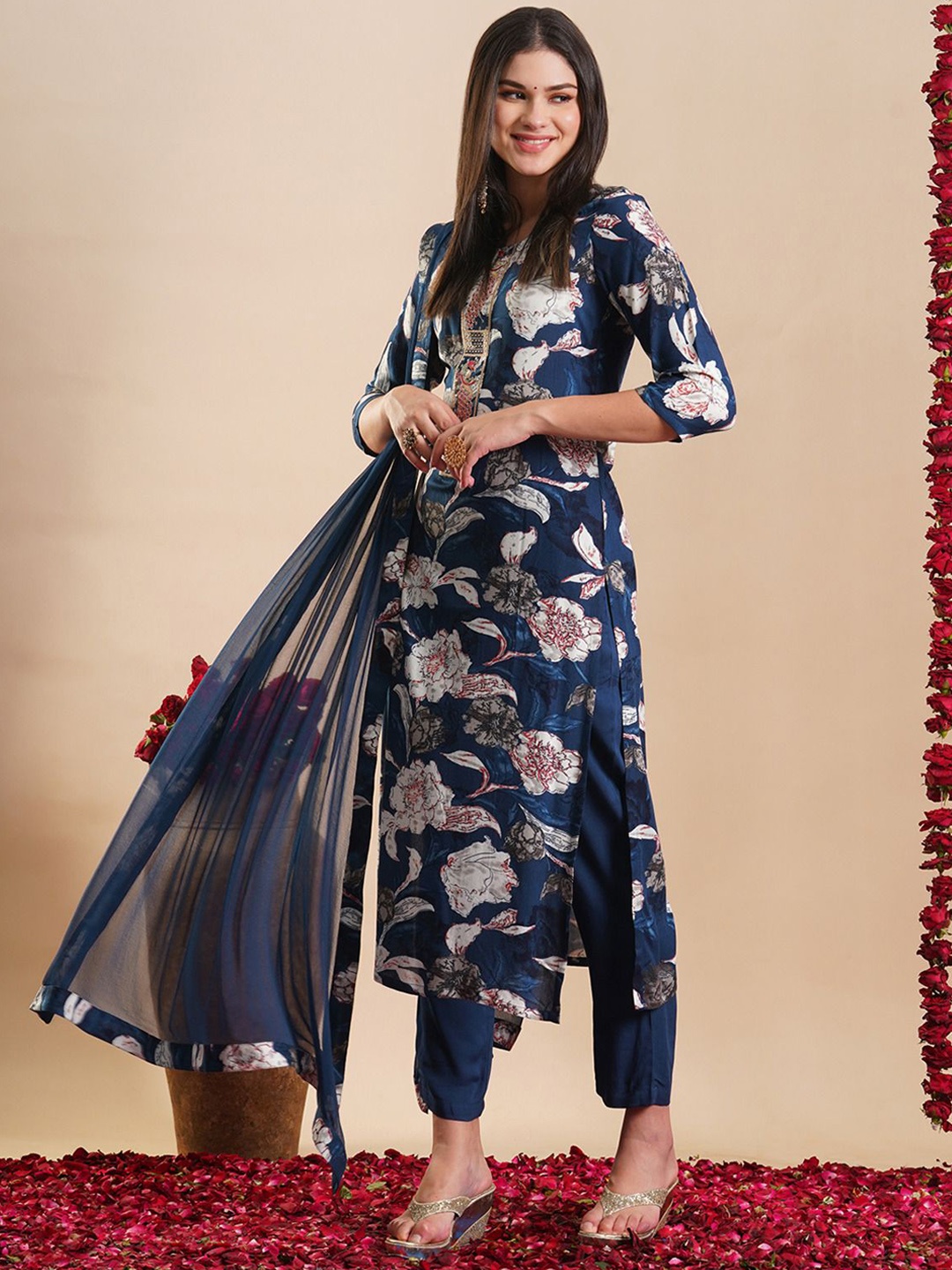 

Anni Designer Women Floral Printed Regular Kurta with Trousers & With Dupatta, Blue