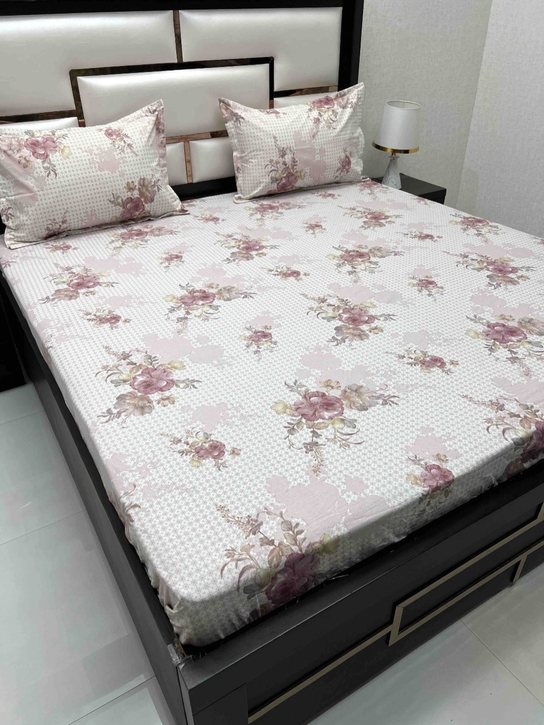 

Pure Decor Maroon Floral Printed Pure Cotton 380 TC King Bedsheet & 2 Pillow Covers