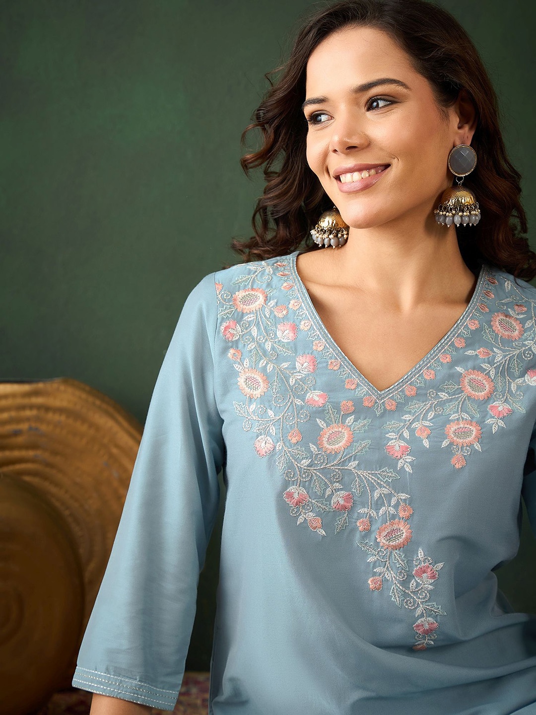 

Sangria FLORAL EMBROIDERED STRAIGHT KURTA, Blue