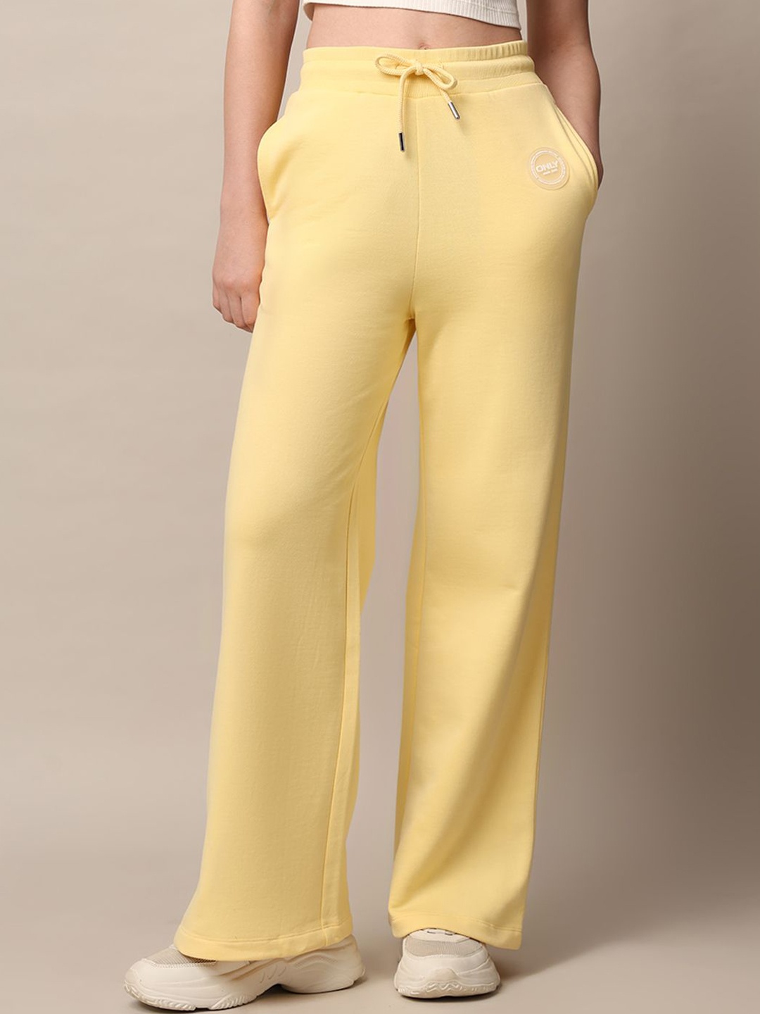 

ONLY Women Loose Fit High-Rise Joggers Trousers, Yellow