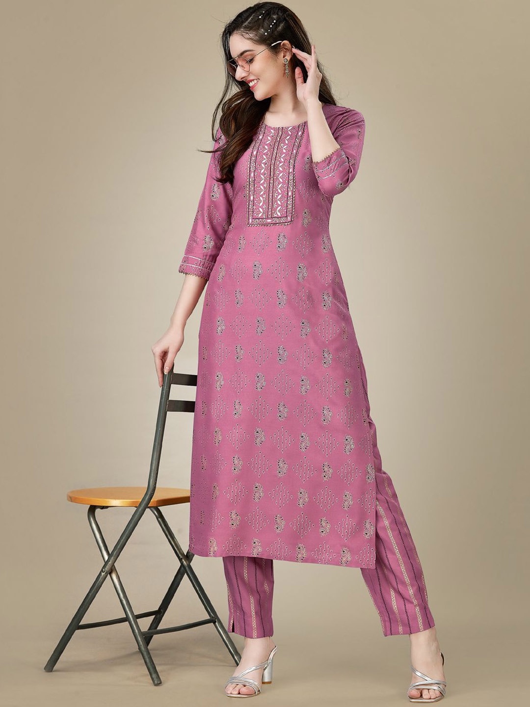 

KAYOMMI Ethnic Motifs Embroidered Gotta Patti Kurta with Trouser, Purple