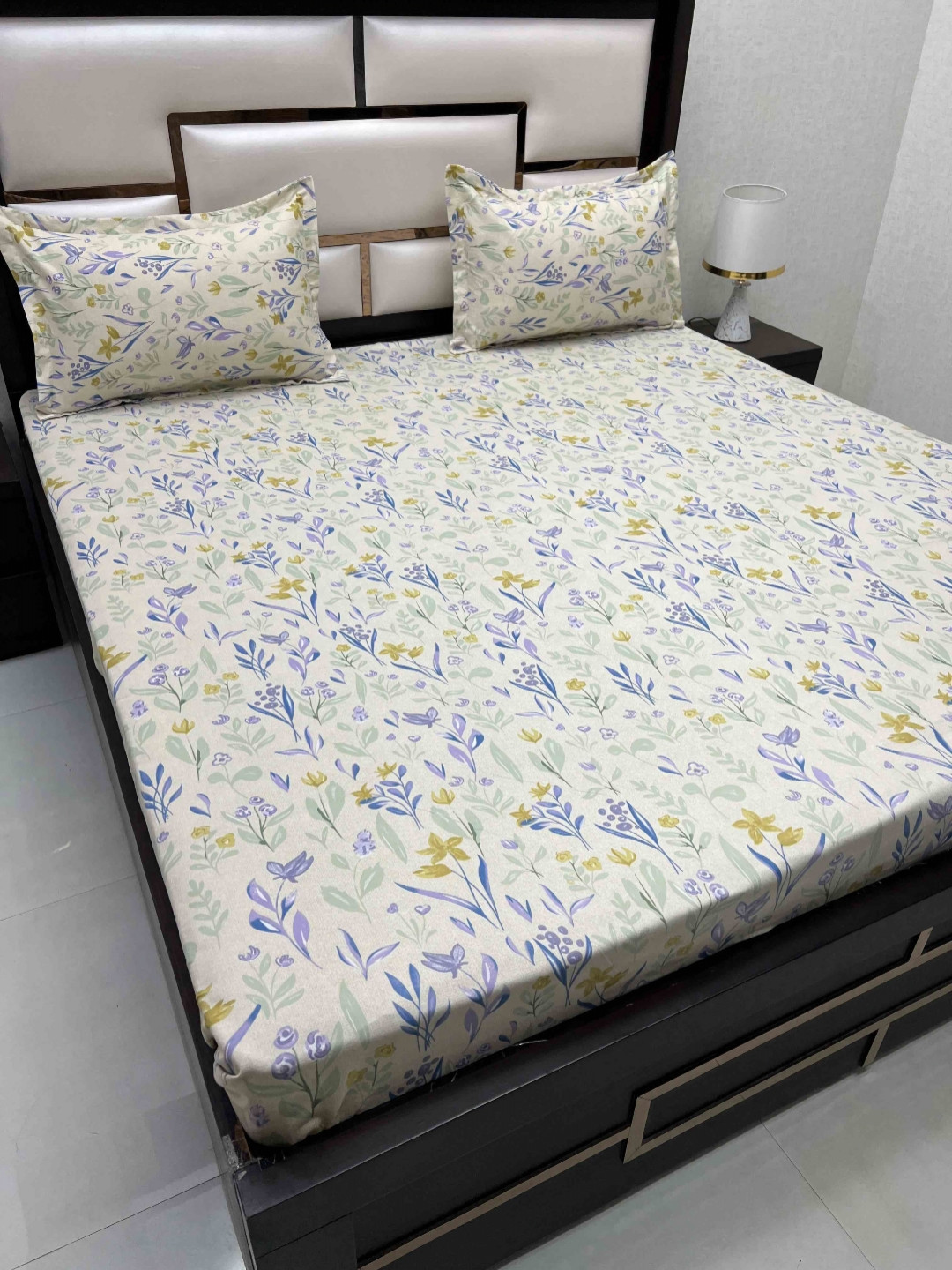 

Pure Decor Amulya Cream Floral 230 TC Microfiber Queen Bedsheet with 2 Pillow Covers