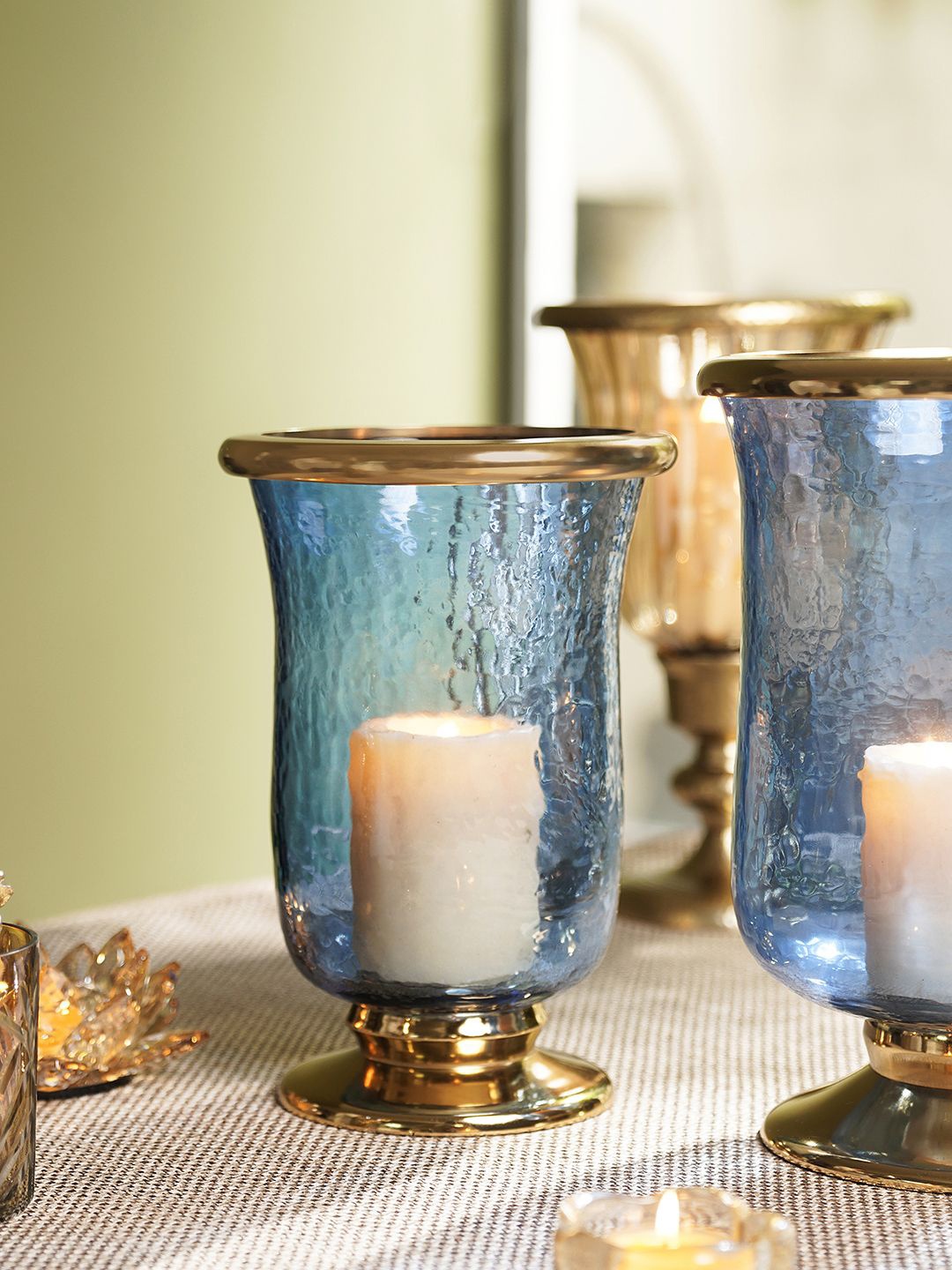 

Pure Home and Living Blue & Gold-Toned Textured Candle Holder