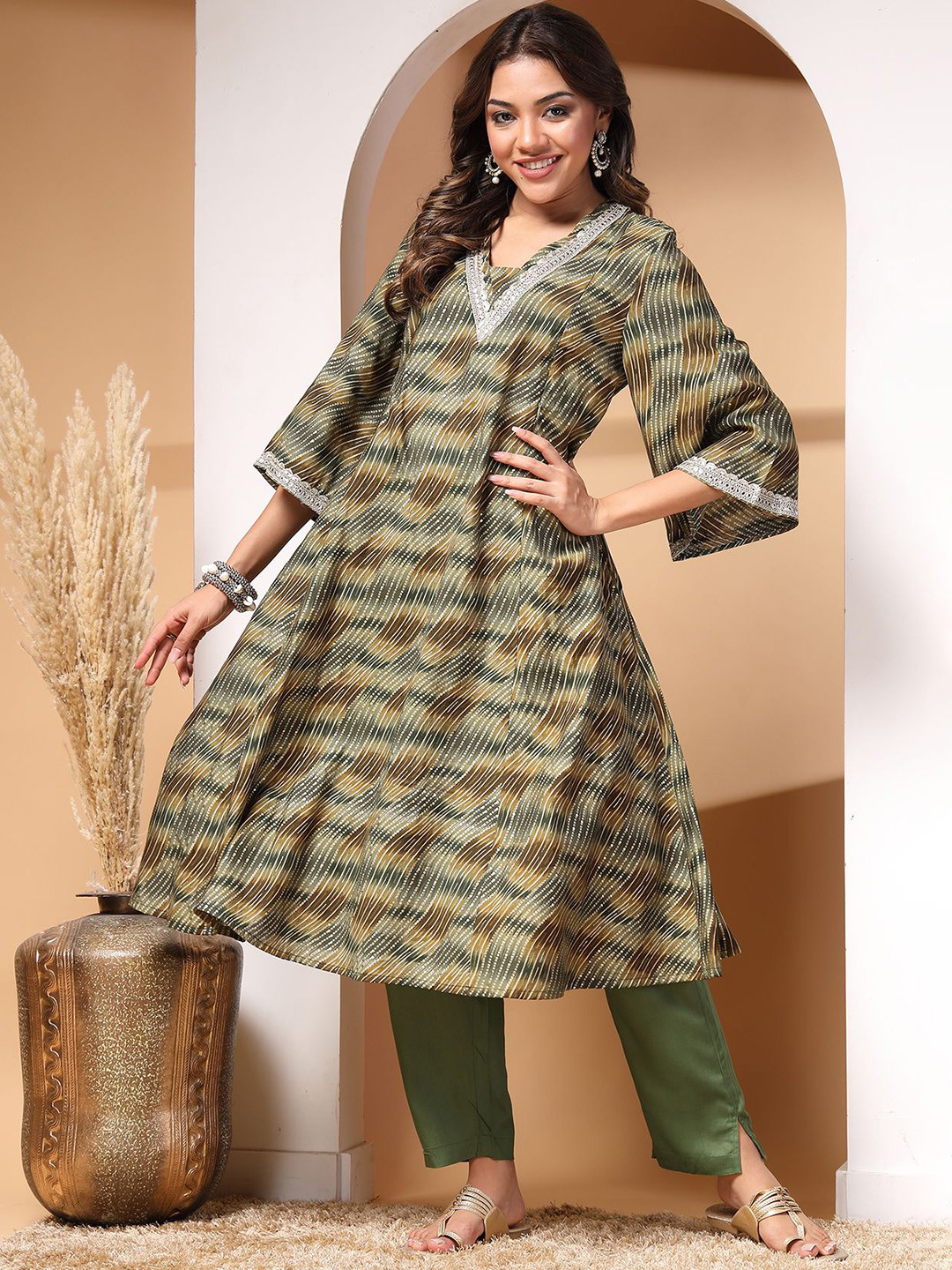 

House Of Zelena Bandhani Printed V-Neck Maternity Kurta with Pyjama, Green