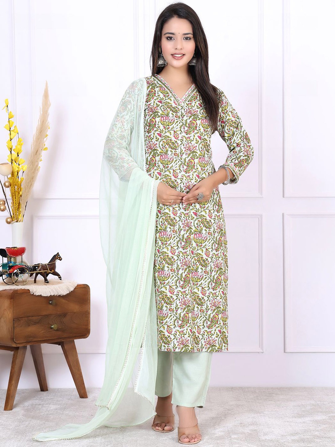 

Veshviti Floral Printed Mirror Work Straight Kurta & Trousers With Dupatta, Green