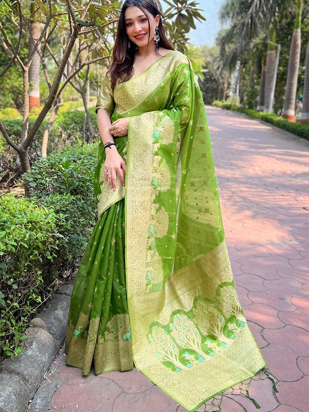 

Mitera Organza Zari Woven Saree, Green