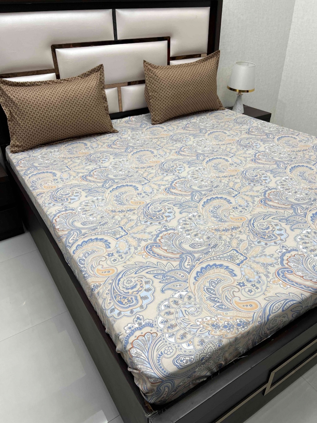 

Pure Decor Leisure Fur Brown & Off White Printed 300 TC Microfiber Super King Bedsheet Set