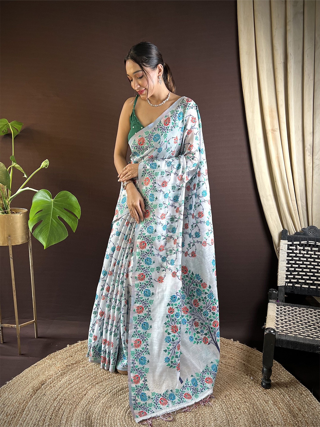 

HEER FASHION Woven Design Floral Saree, White