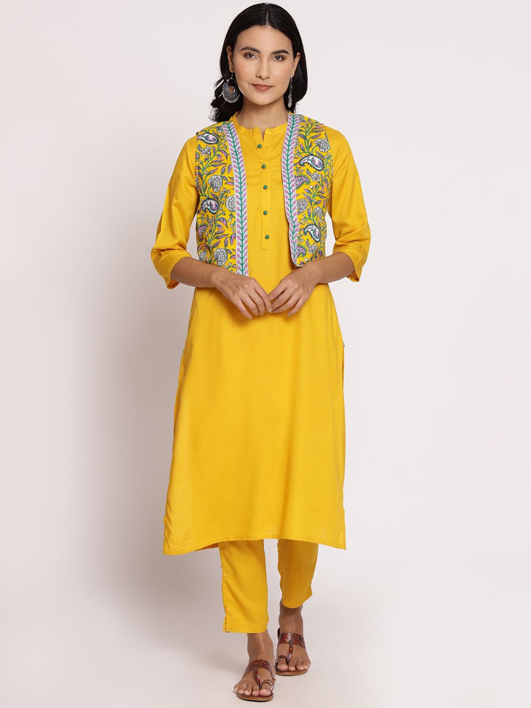 

Shree Mandarin Collar Straight Kurta With Trouser And Jacket, Yellow