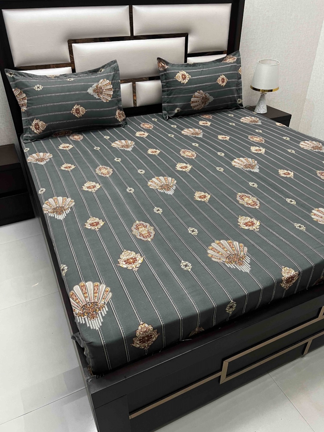 

Pure Decor Grey Printed 220 TC Microfiber Double Queen Bedsheet & 2 Pillow Covers
