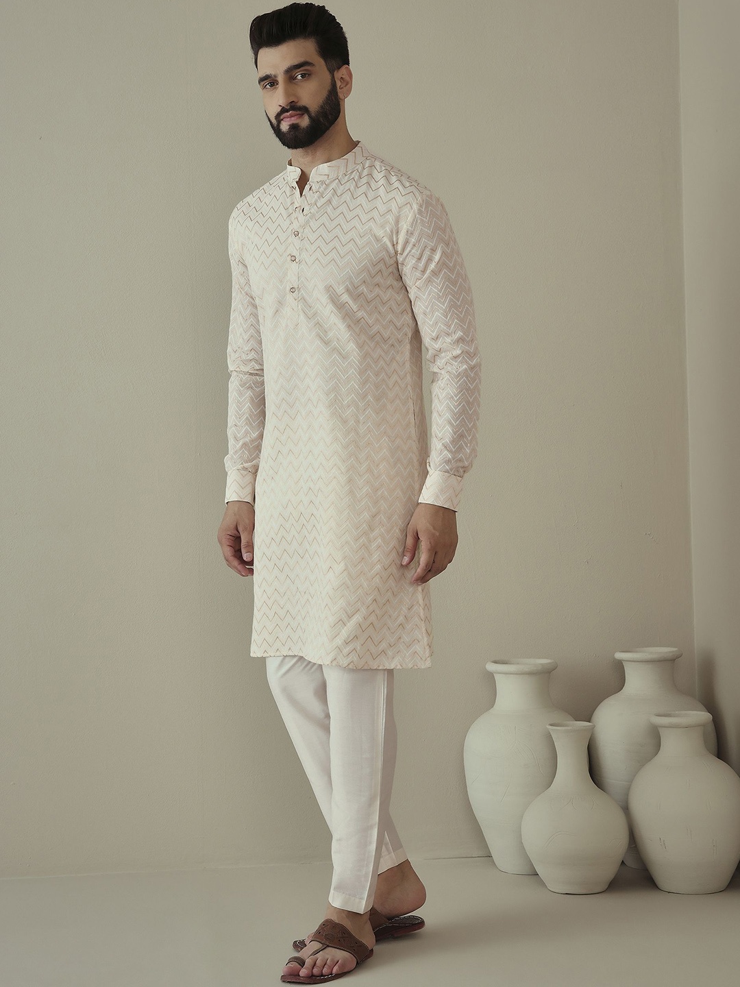 

Inddus Off White Geometric Printed Mandarin Collar Straight Kurta with Trousers