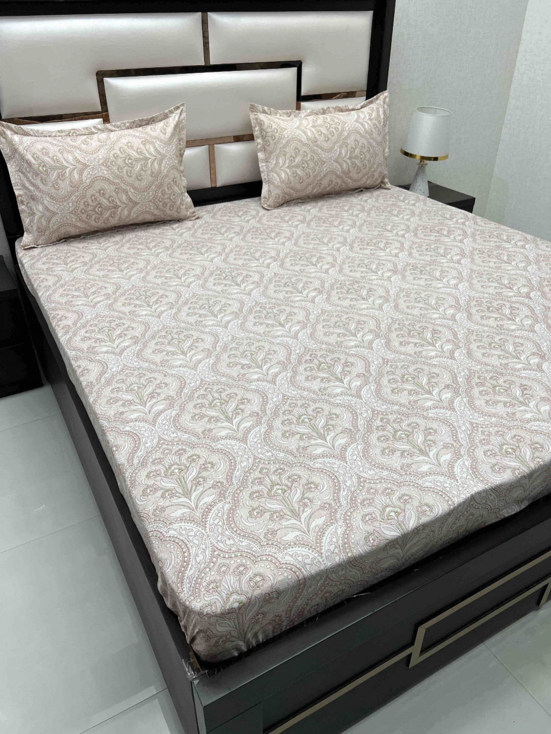 

Pure Decor Ruby Pink Floral Printed Pure Cotton 330 TC King Bedsheet & 2 Pillow Covers