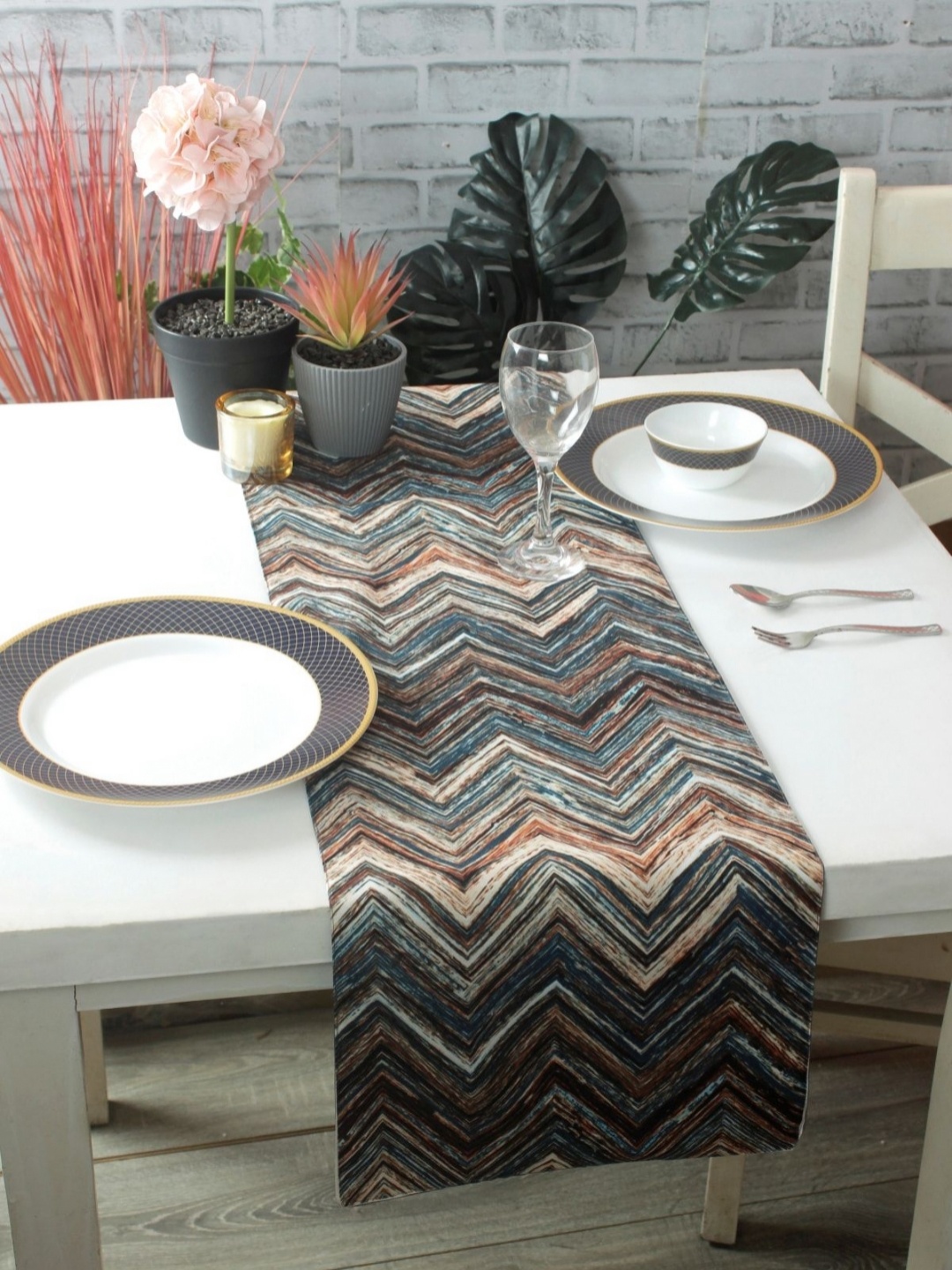 

ROMEE Blue & White Geometric Printed Table Runners