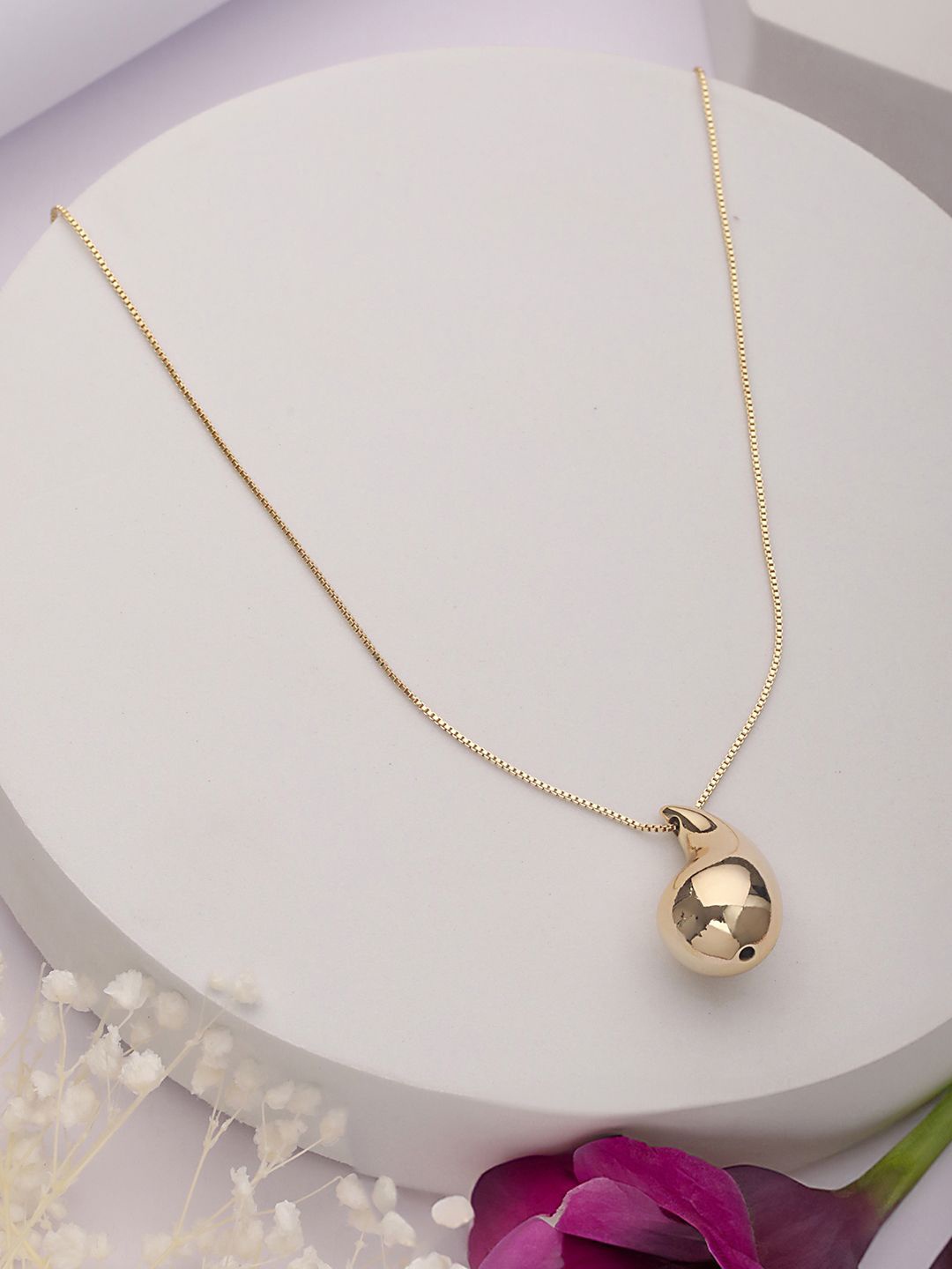 

SARAF TRENDZ Gold-Plated Contemporary Pendant With Chain