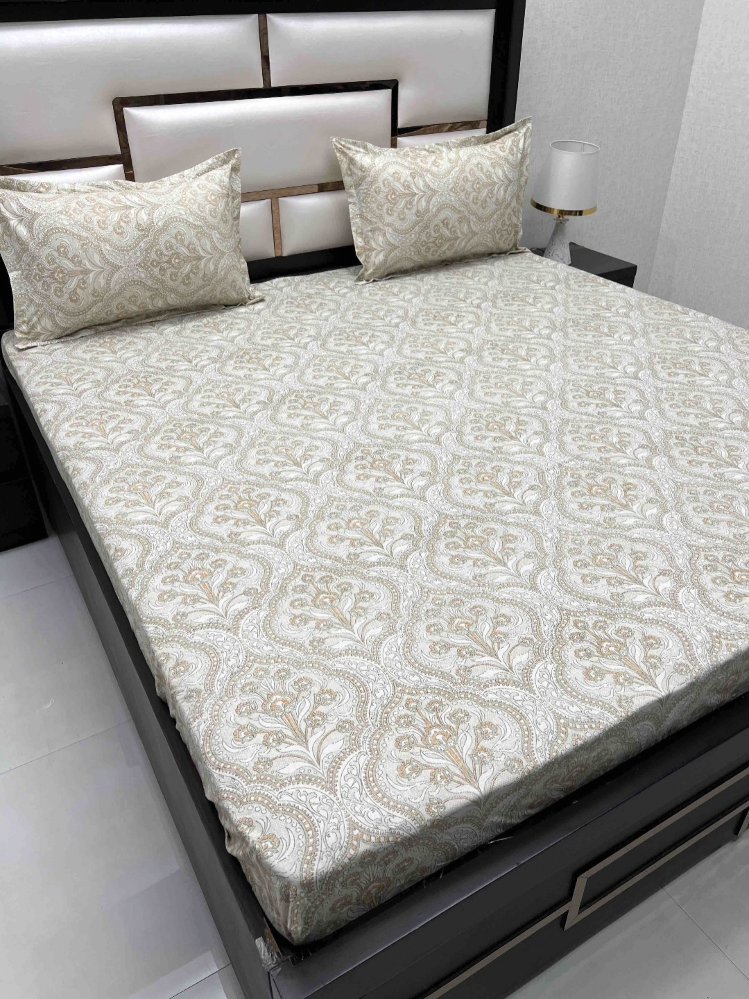 

Pure Decor Green & White Ethnic Motifs Cotton 380 TC King Bedsheet with 2 Pillow Covers