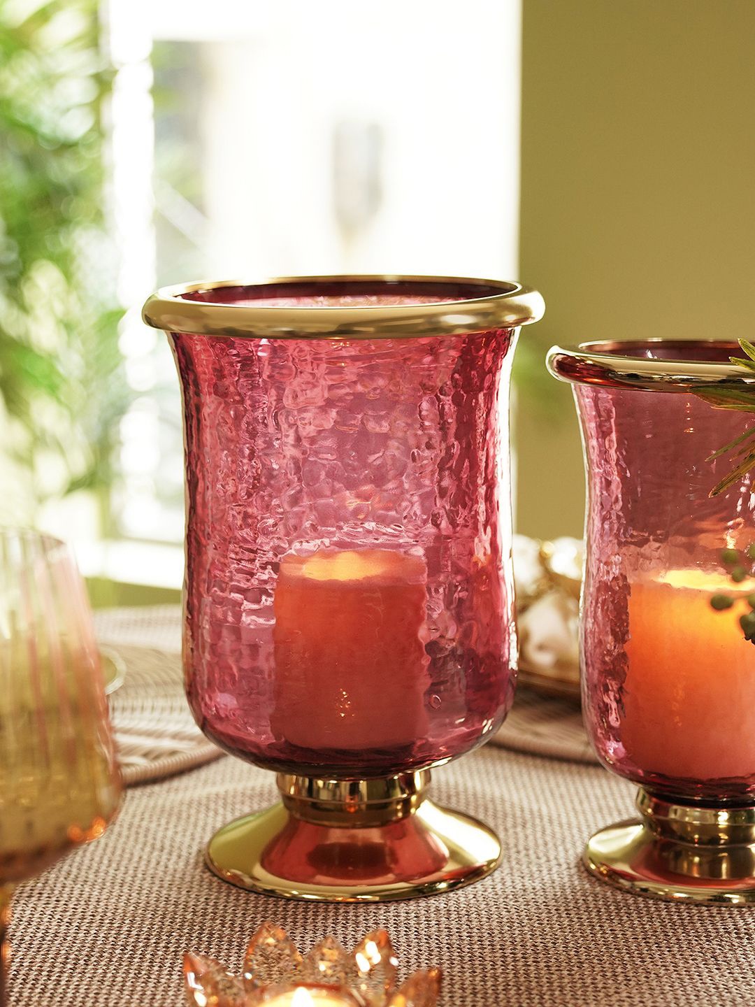 

Pure Home and Living Red & Gold-Toned Textured Aluminium Candle Holder