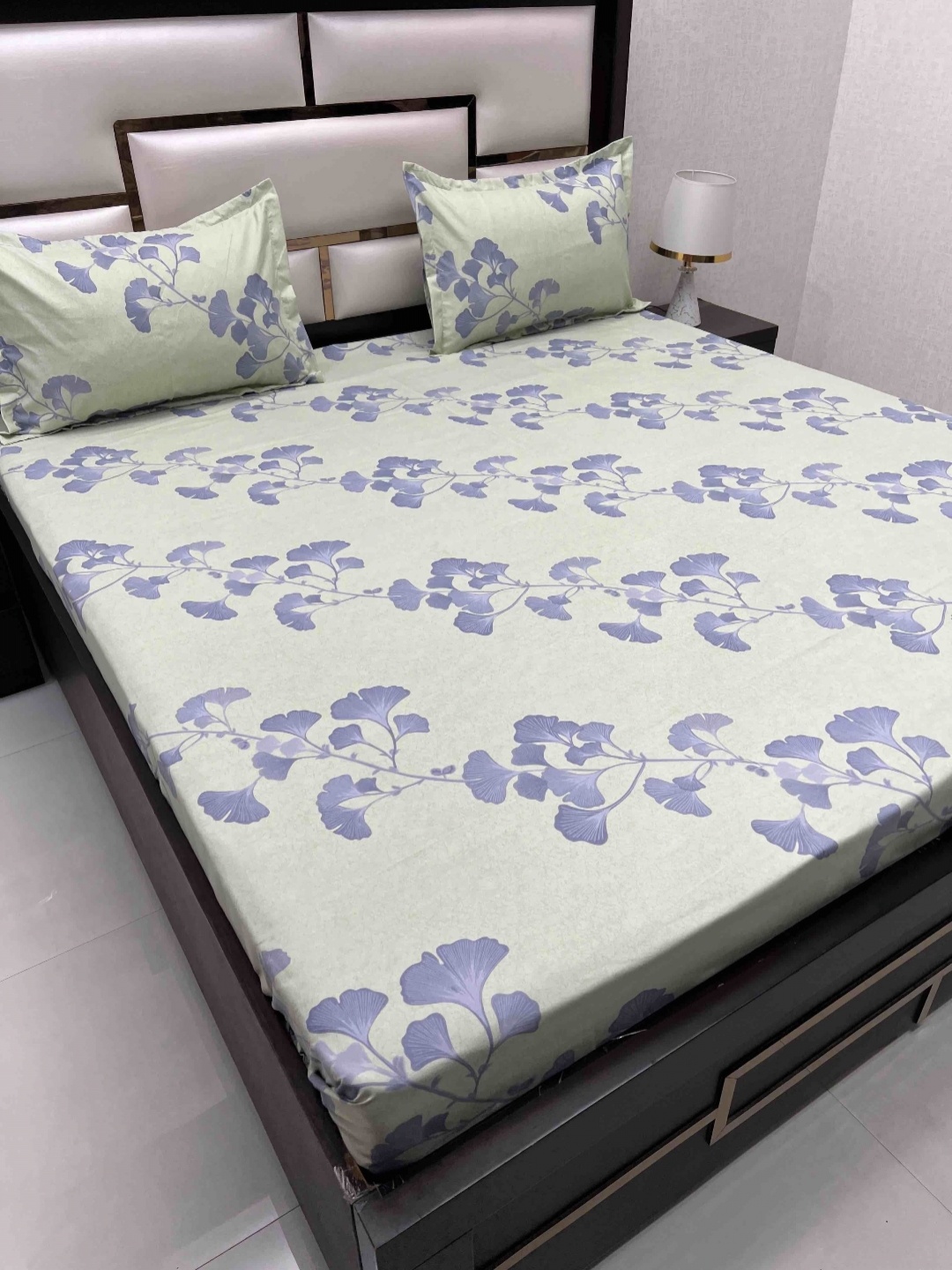 

Pure Decor Amulya Green Floral Printed Microfiber 300 TC Queen Bedsheet & 2 Pillow Covers