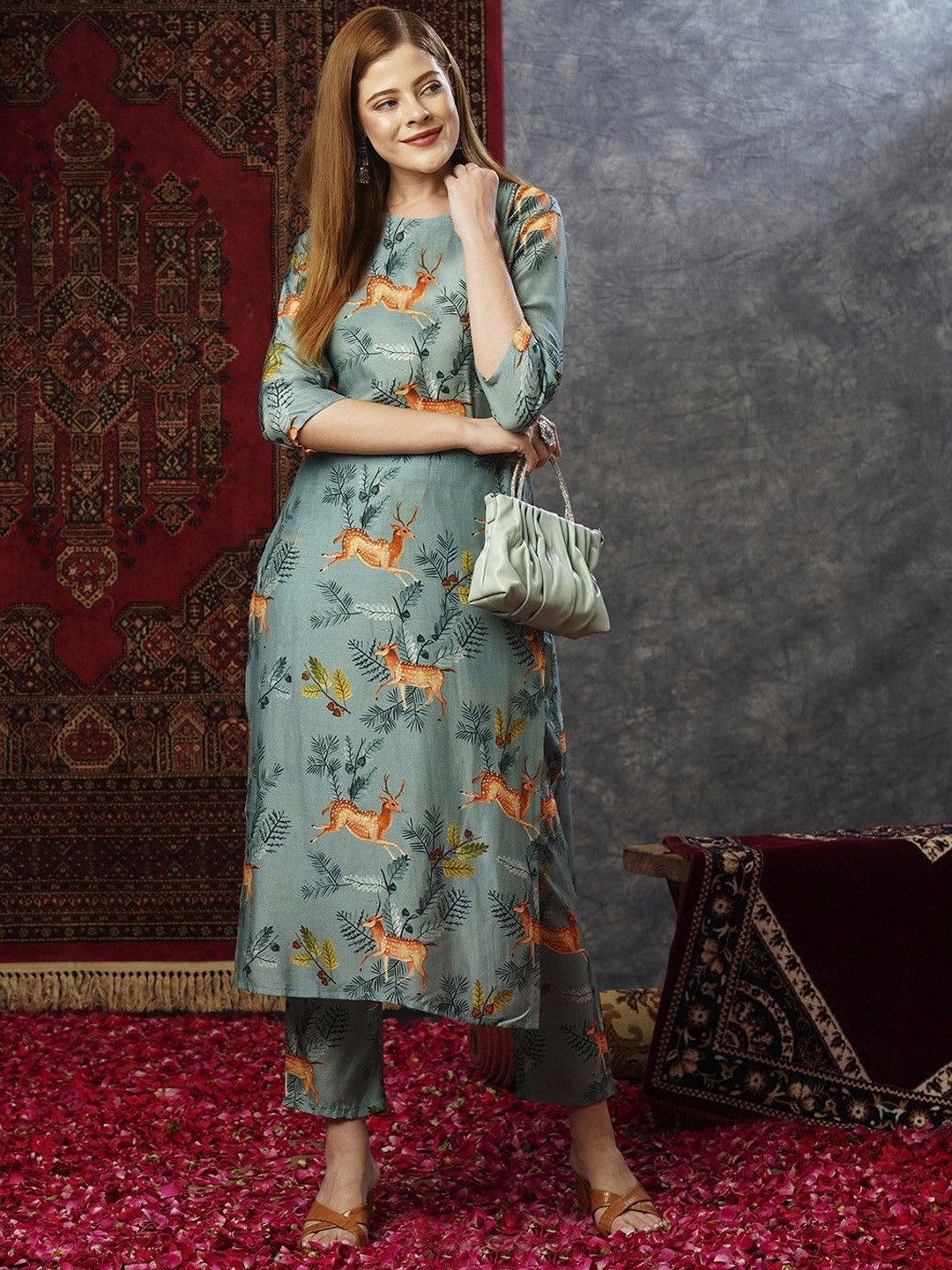 

GoSriKi Animal Printed Round Neck Straight Kurta With Trousers, Green