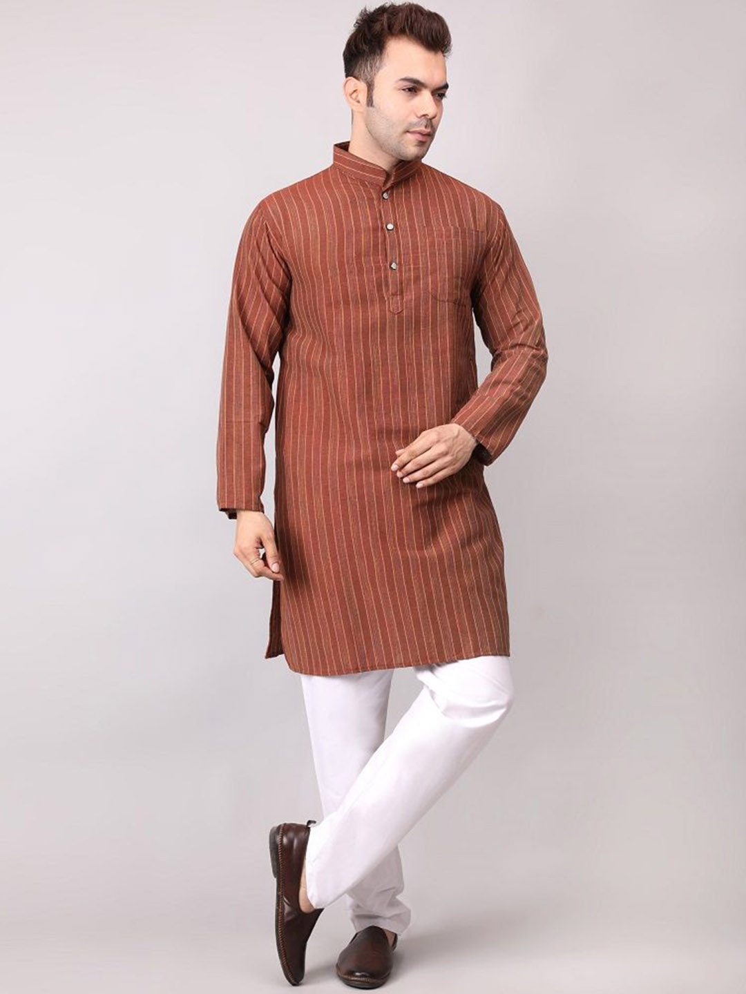 

Voniry Striped Mandarin Collar Kurta With Trousers, Brown