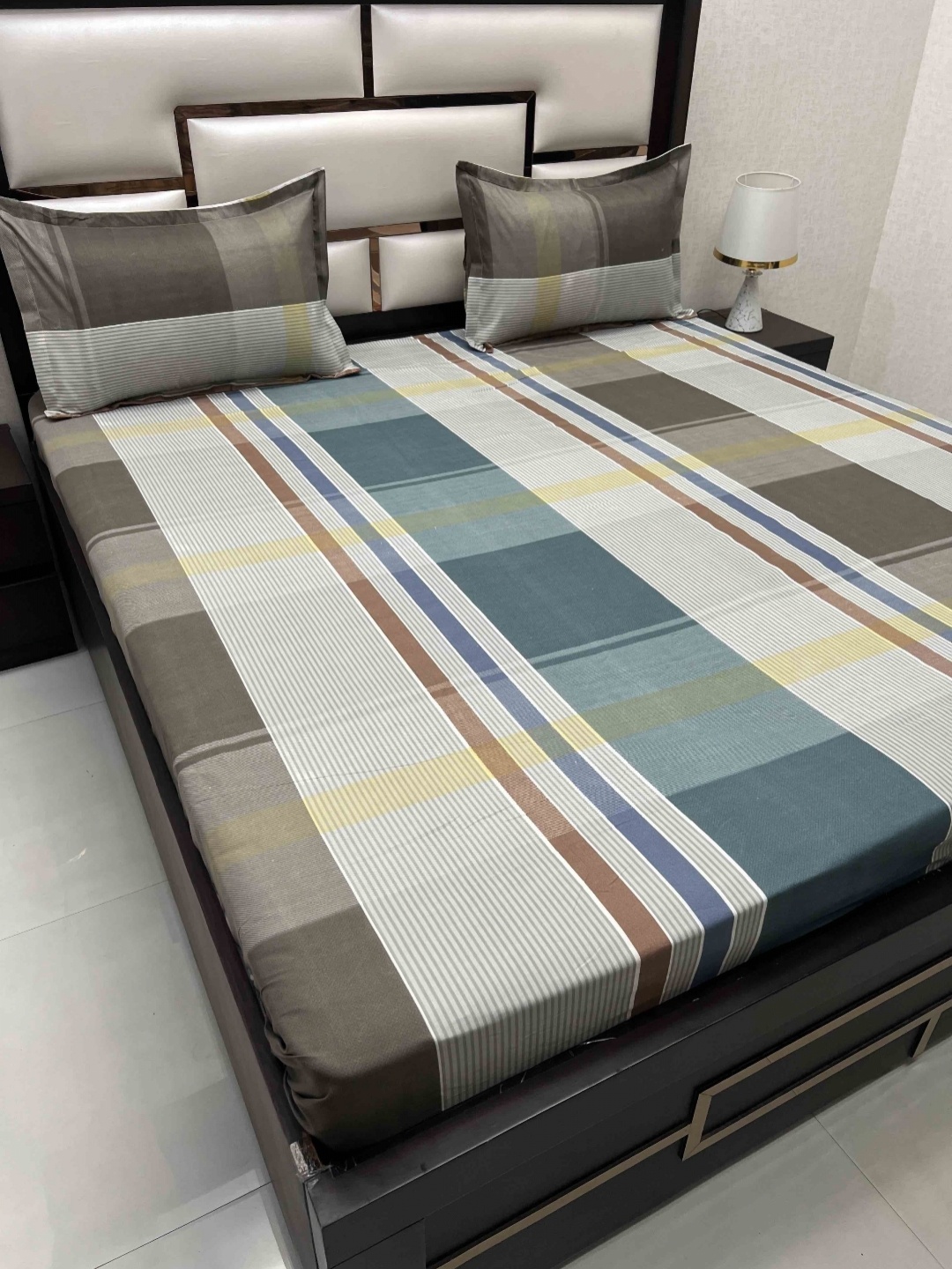 

Pure Decor Blue Geometric Microfiber 250 TC Queen Bedsheet with 2 Pillow Covers