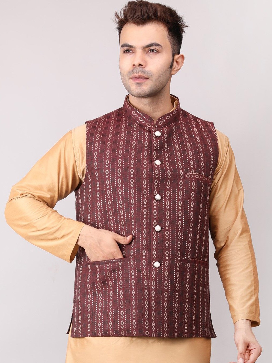 

Voniry Men Printed Woven Nehru Jackets, Maroon