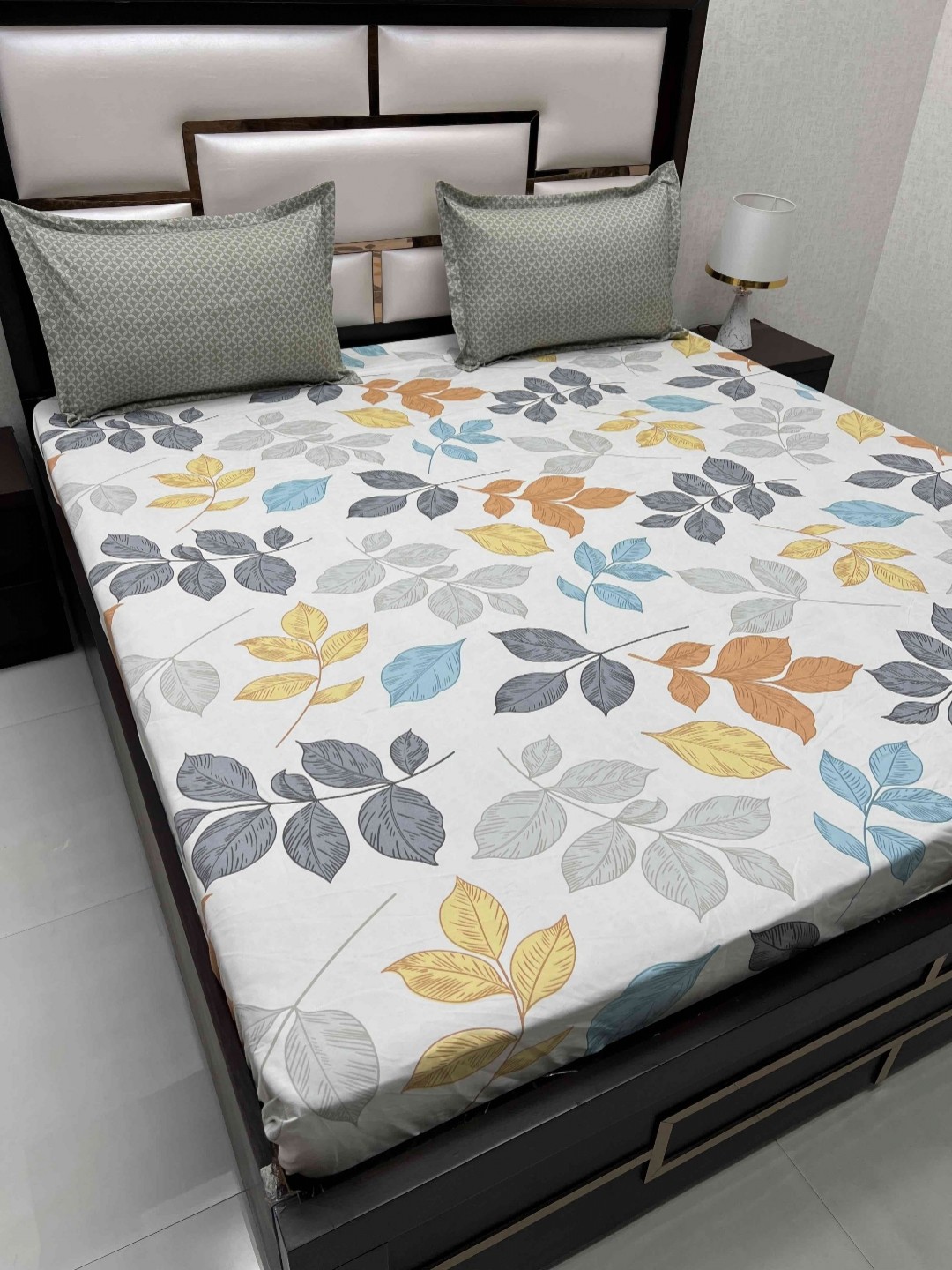 

Pure Decor Manor White & Blue Printed 220 TC Microfiber Fitted Super King Bedsheet Set