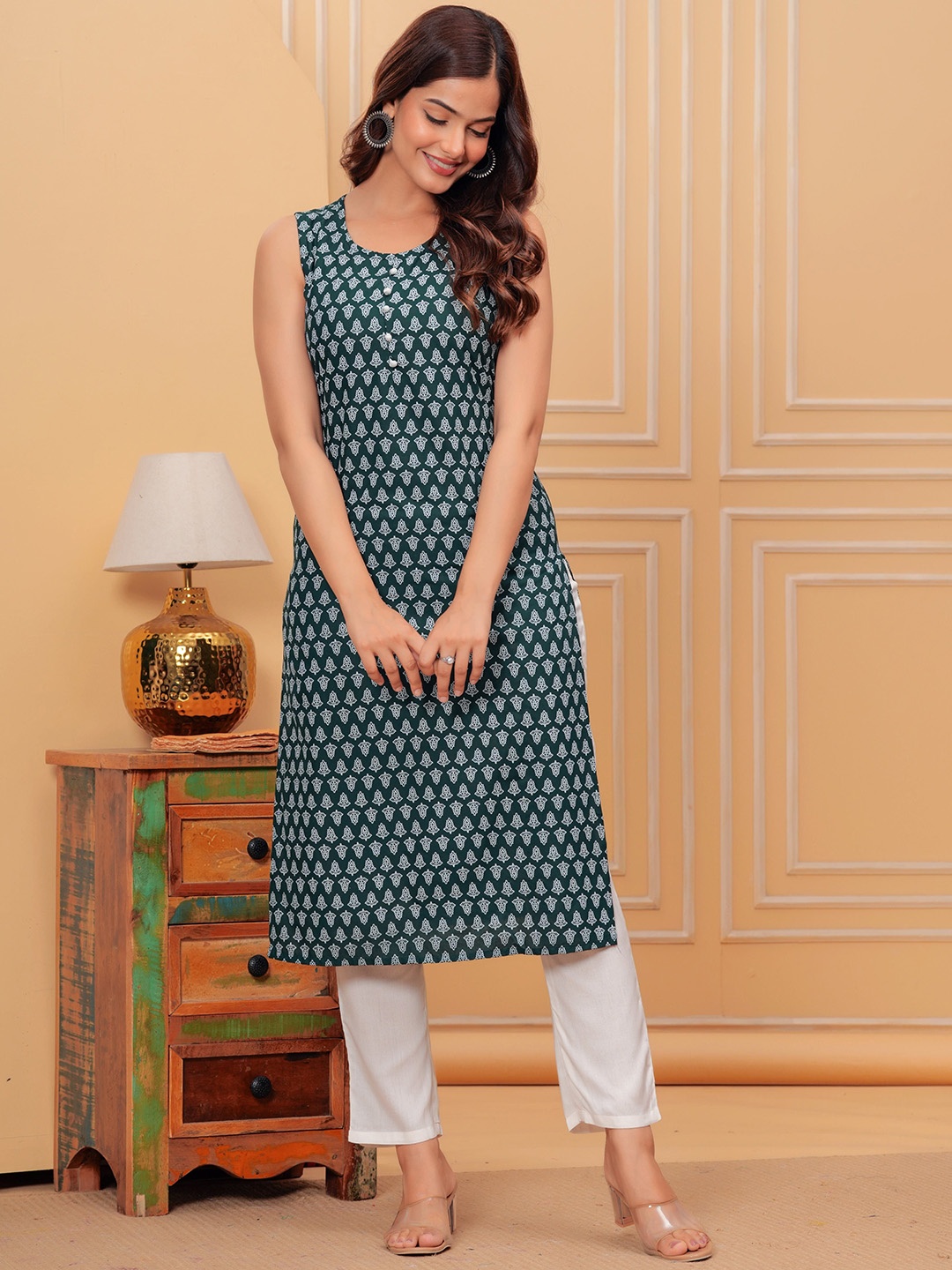 

SRFA Floral Printed Sleeveless Straight Kurta with Trousers, Green