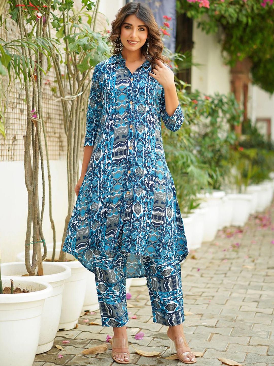 

NIJANAND TEXTILE Women Printed Pure Cotton Kurta with Trousers, Blue