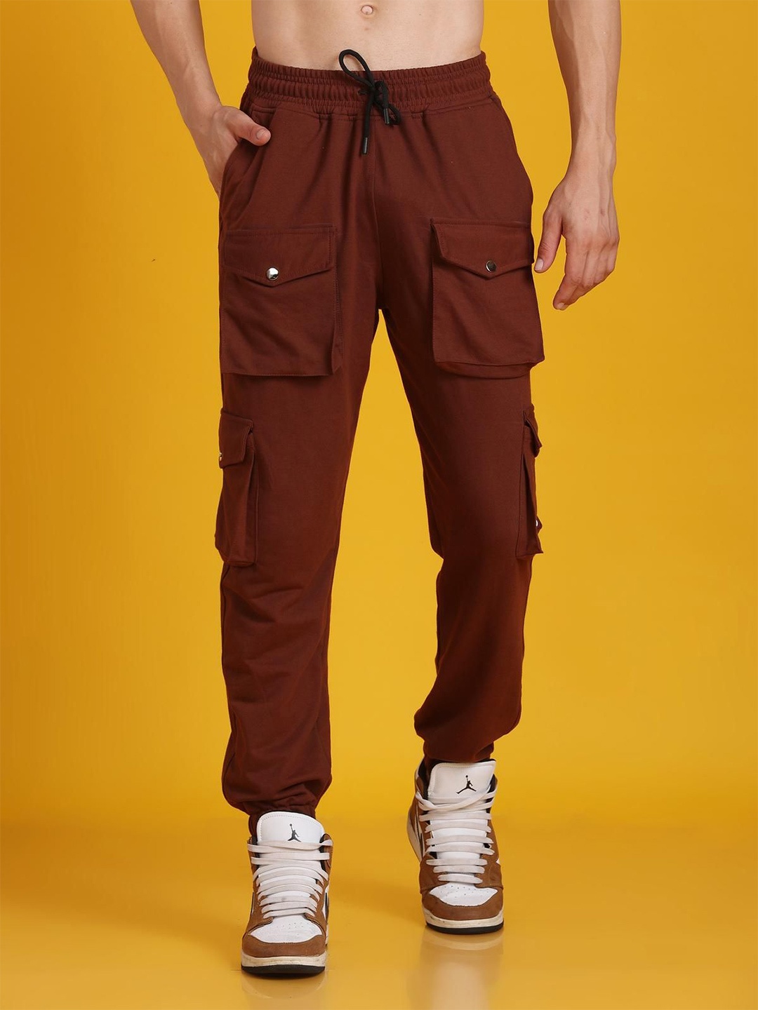 

The Dance Bible Men Relaxed-Fit Mid-Rise Joggers, Brown