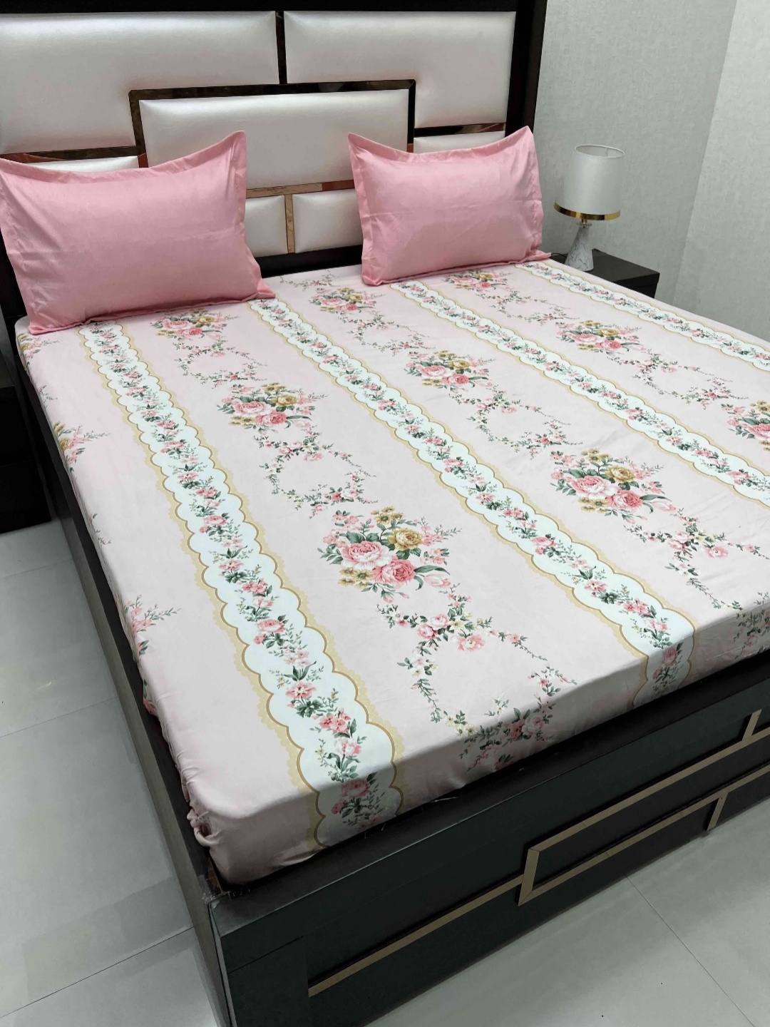 

Pure Decor Manor Pink & White Floral Fitted Cotton King Bedsheet with 2 Pillow Covers