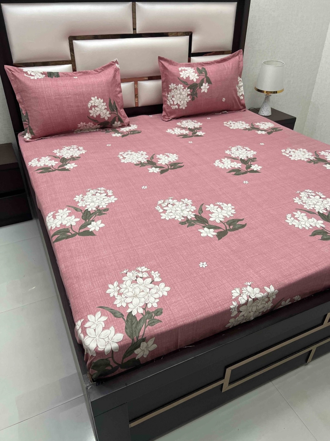 

Pure Decor Amulya Pink Floral Printed Microfiber 230 TC Queen Bedsheet & 2 Pillow Covers
