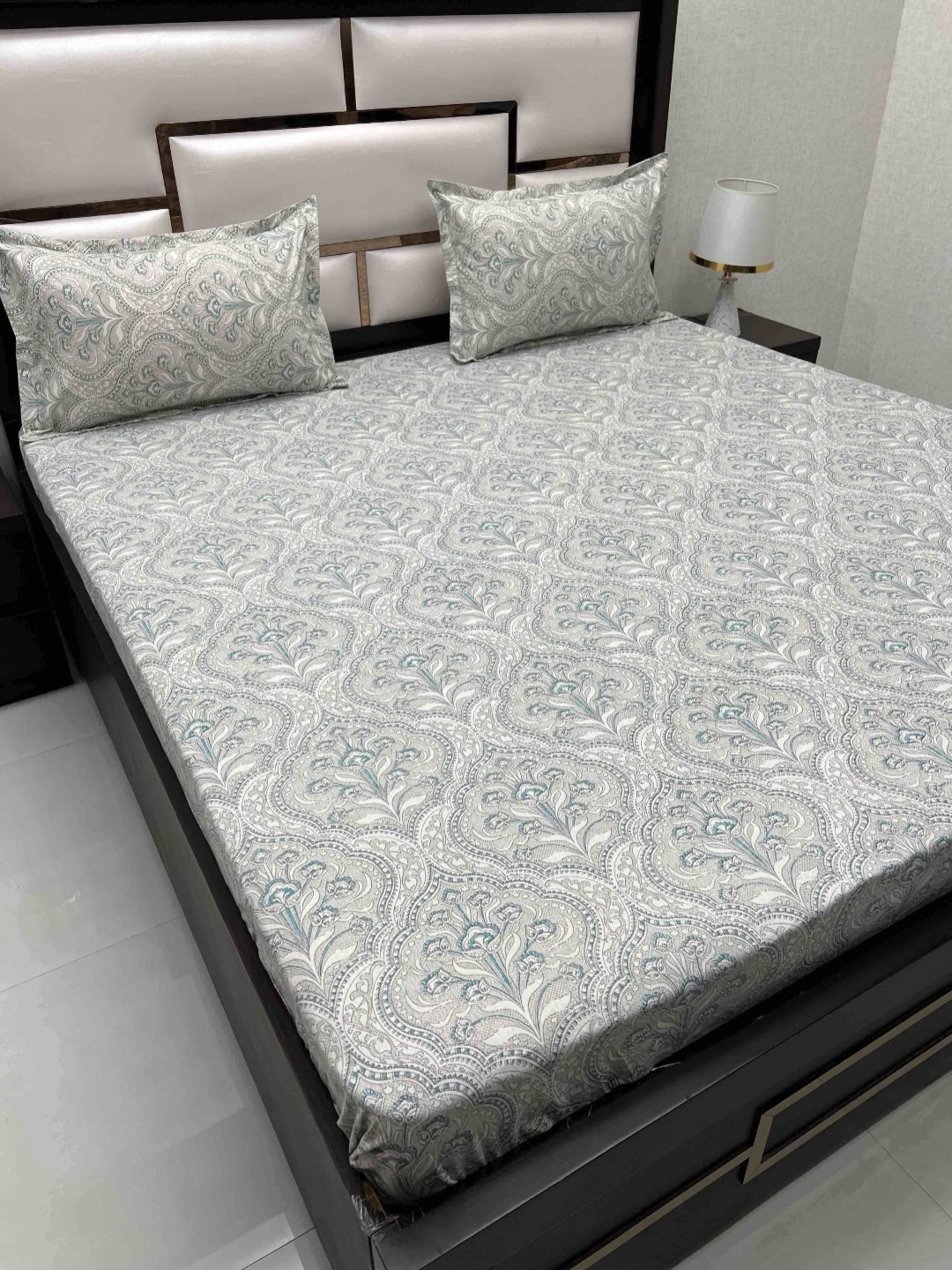 

Pure Decor Grey & White Ethnic Motifs Cotton King Bedsheet with 2 Pillow Covers