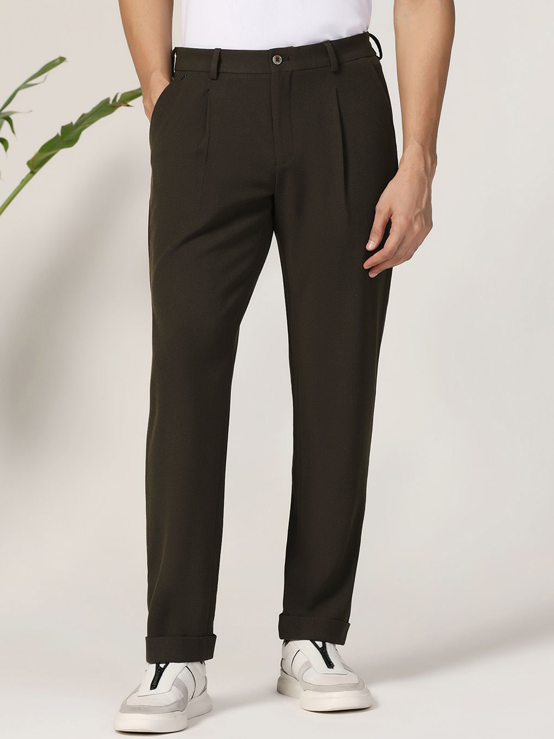 

Blackberrys Men Relaxed Straight Leg Pleated Trousers, Brown