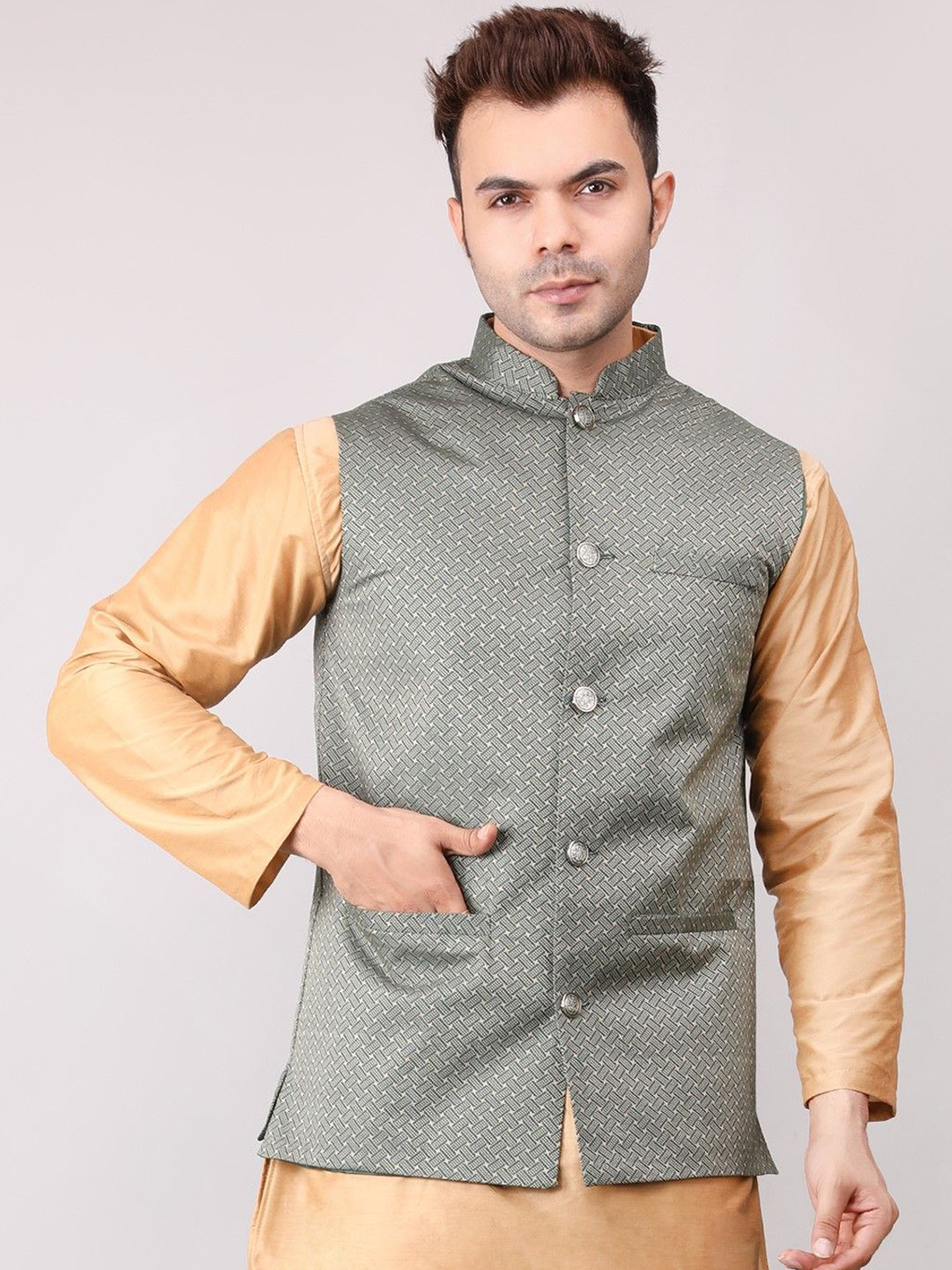 

Voniry Men Embroidered Nehru Jacket, Green