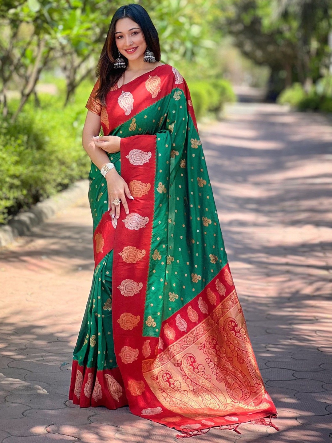 

Mitera Ethnic Motifs Woven Design Zari Banarasi Saree, Green