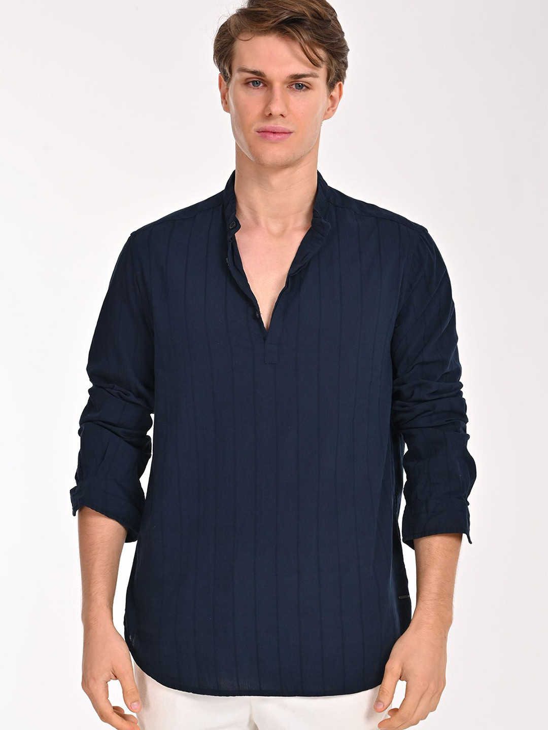 

POE Men Smart Mandarin Collar Vertical Striped Cotton Slim Fit Casual Shirt, Navy blue