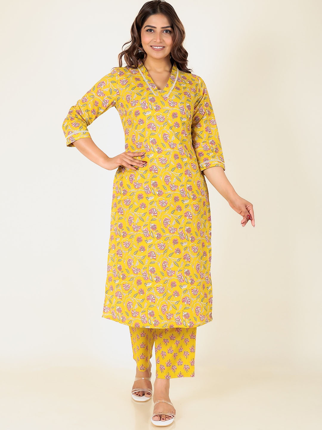 

Aramya Floral Printed V-Neck Pure Cotton Straight Kurta, Yellow