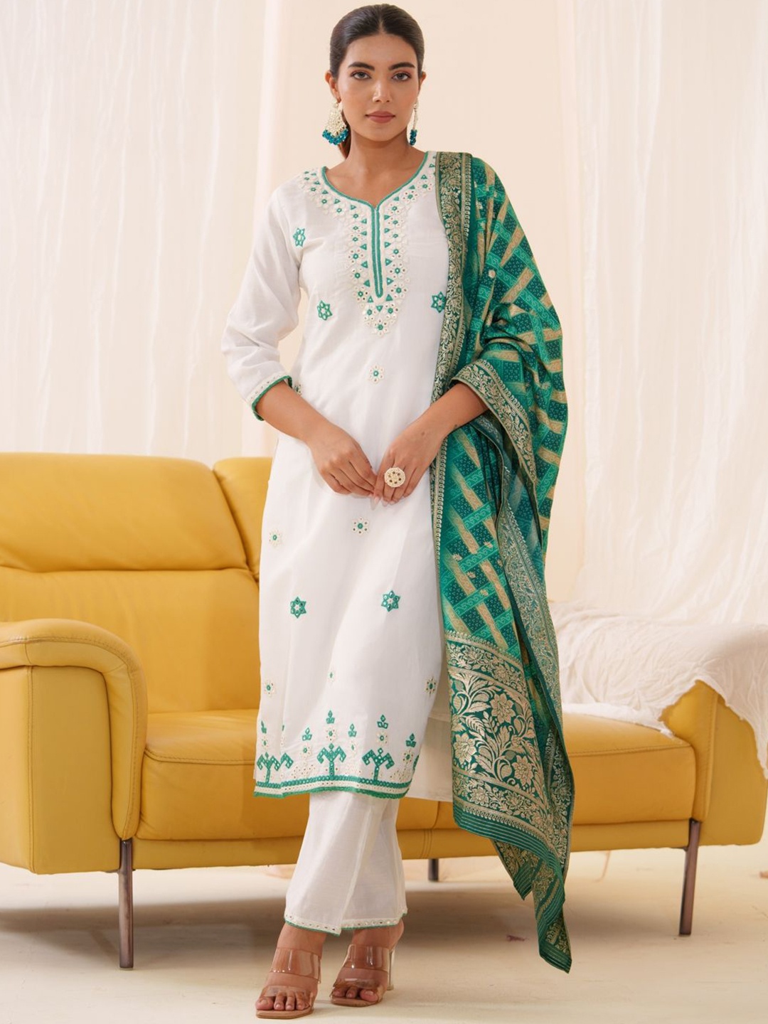 

Sangria Embroidered Straight Kurta Set, Green