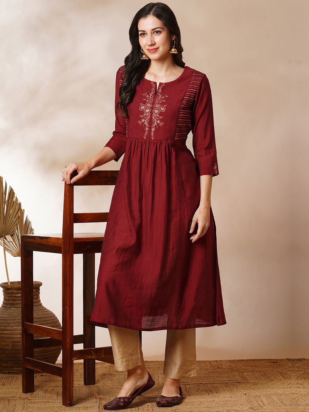 

KAMI KUBI Floral Embroidered Notch Neck Thread Work Pure Cotton A-Line Kurta, Red