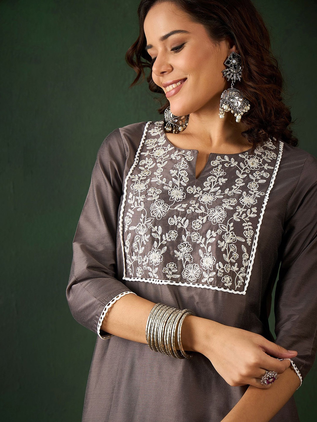 

Sangria FLORAL EMBROIDERED STRAIGHT KURTA, Brown