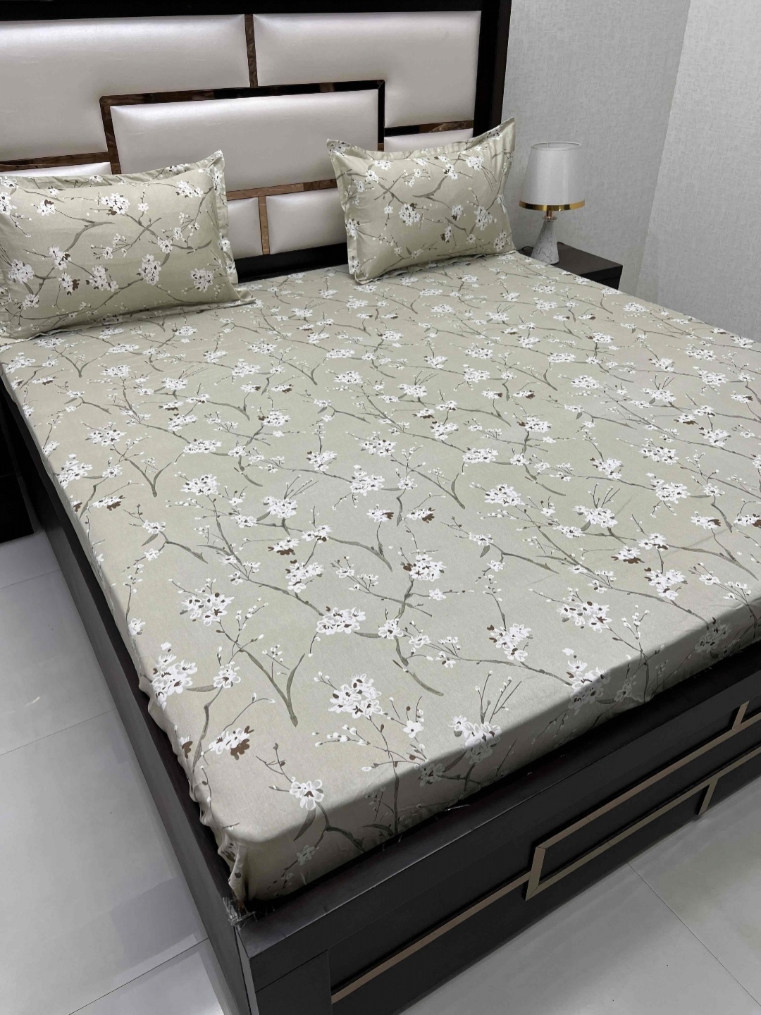 

Pure Decor Green & White Floral Cotton Fitted 400 TC King Bedsheet with 2 Pillow Covers