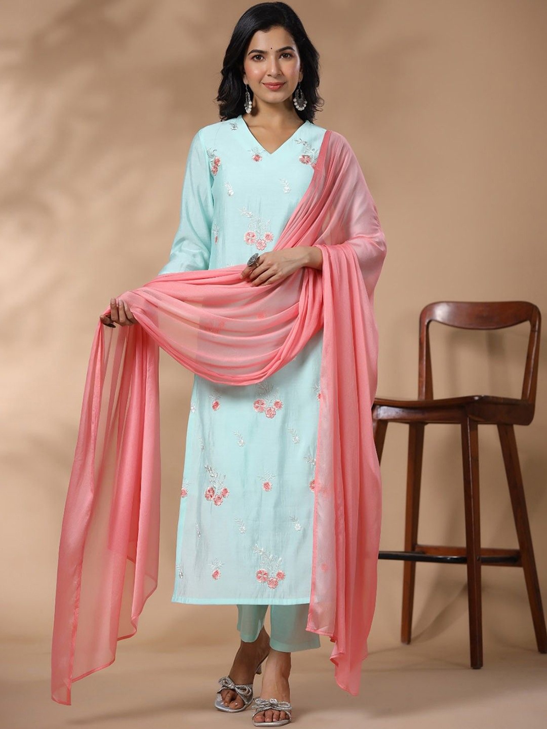 

GoSriKi Floral Embroidered V-Neck Straight Thread Work Kurta With Trousers & Dupatta, Green