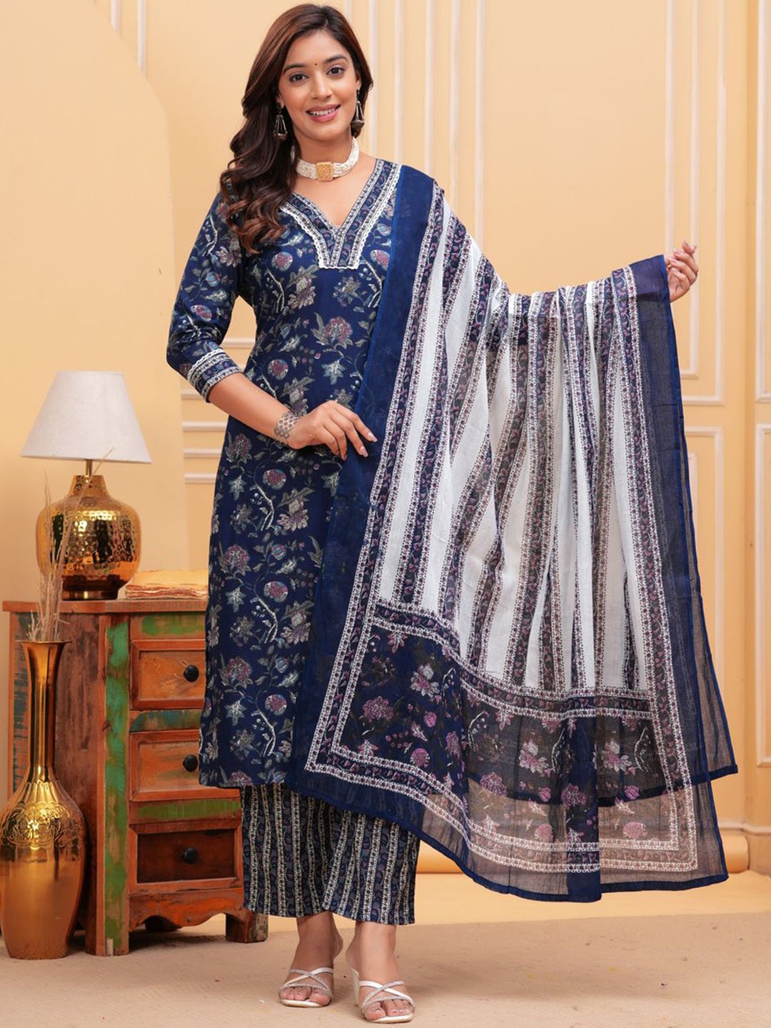 

TOULIN Floral Printed Straight Kurta with Palazzos & With Dupatta, Blue