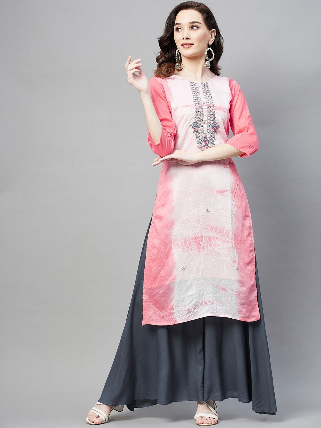 

BAESD Floral Embroidered Round Neck Cotton Straight Kurta, Red