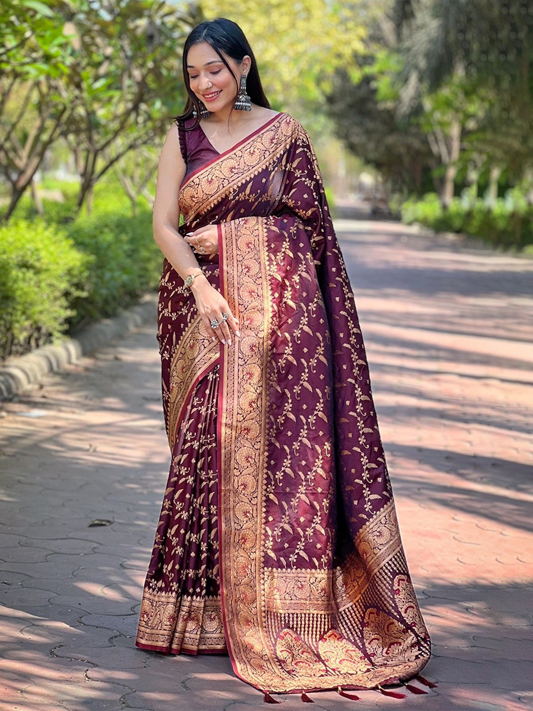 

Mitera Woven Design Zari Banarasi Saree, Purple
