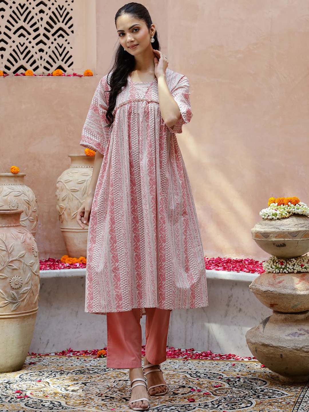 

Sangria Printed Pure Cotton Kurta With Trousers, Pink