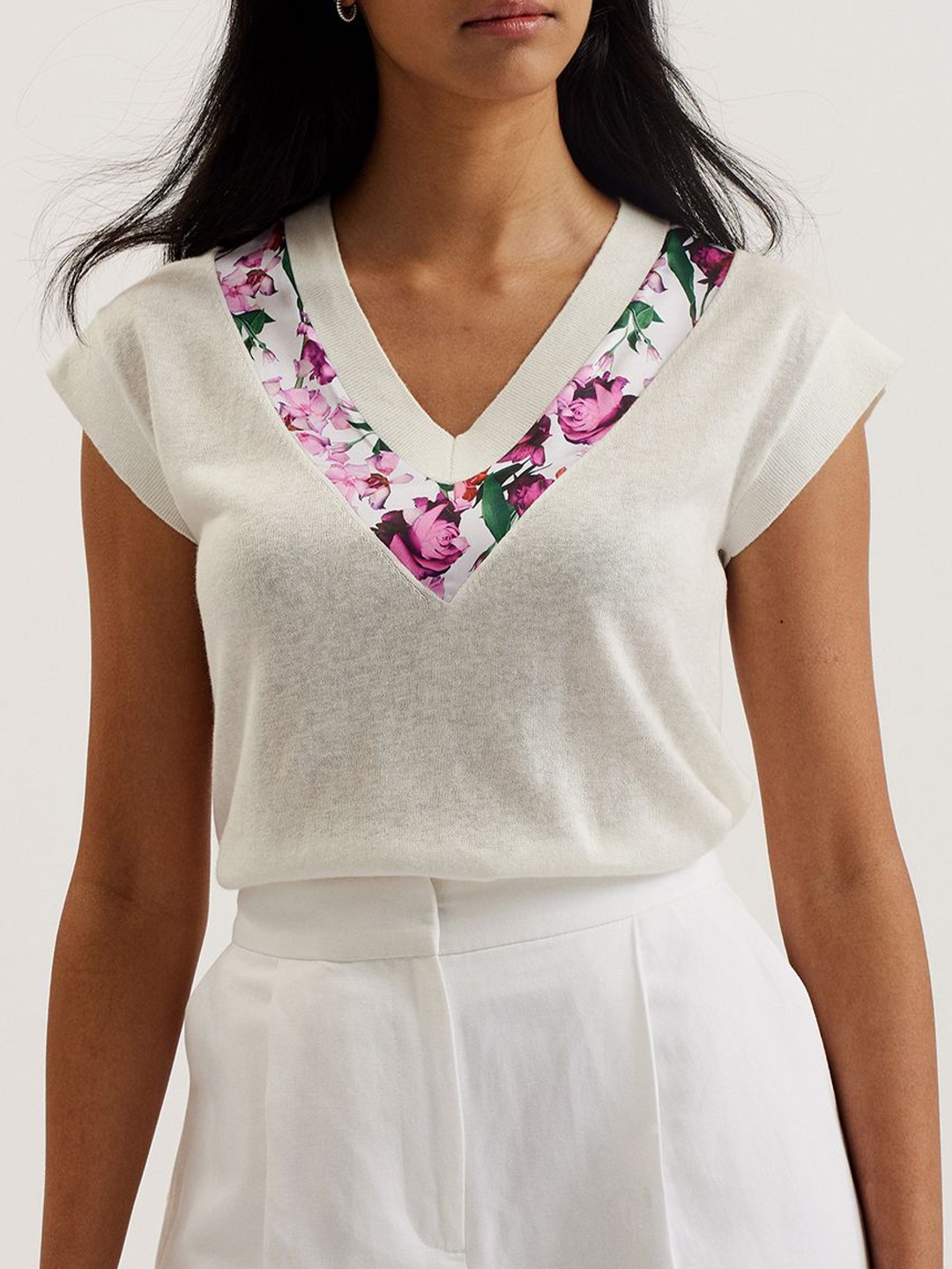 

Ted Baker Women Floral Printed V-Neck Top, White