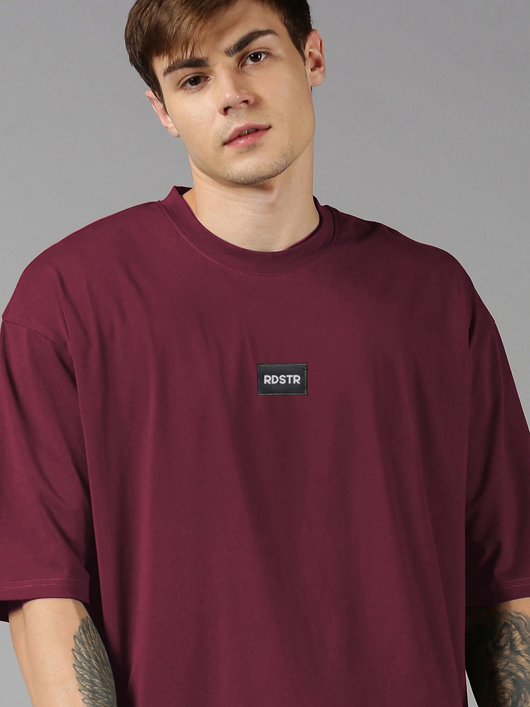 

The Roadster Lifestyle Co. Men Solid Round Neck Cotton Oversized T-shirt, Maroon