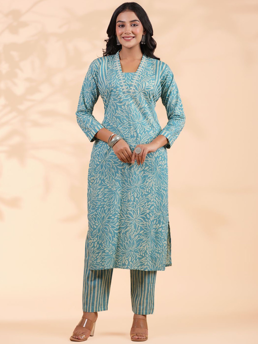 

Vbuyz Floral Printed Regular Pure Cotton Kurta With Trousers, Blue