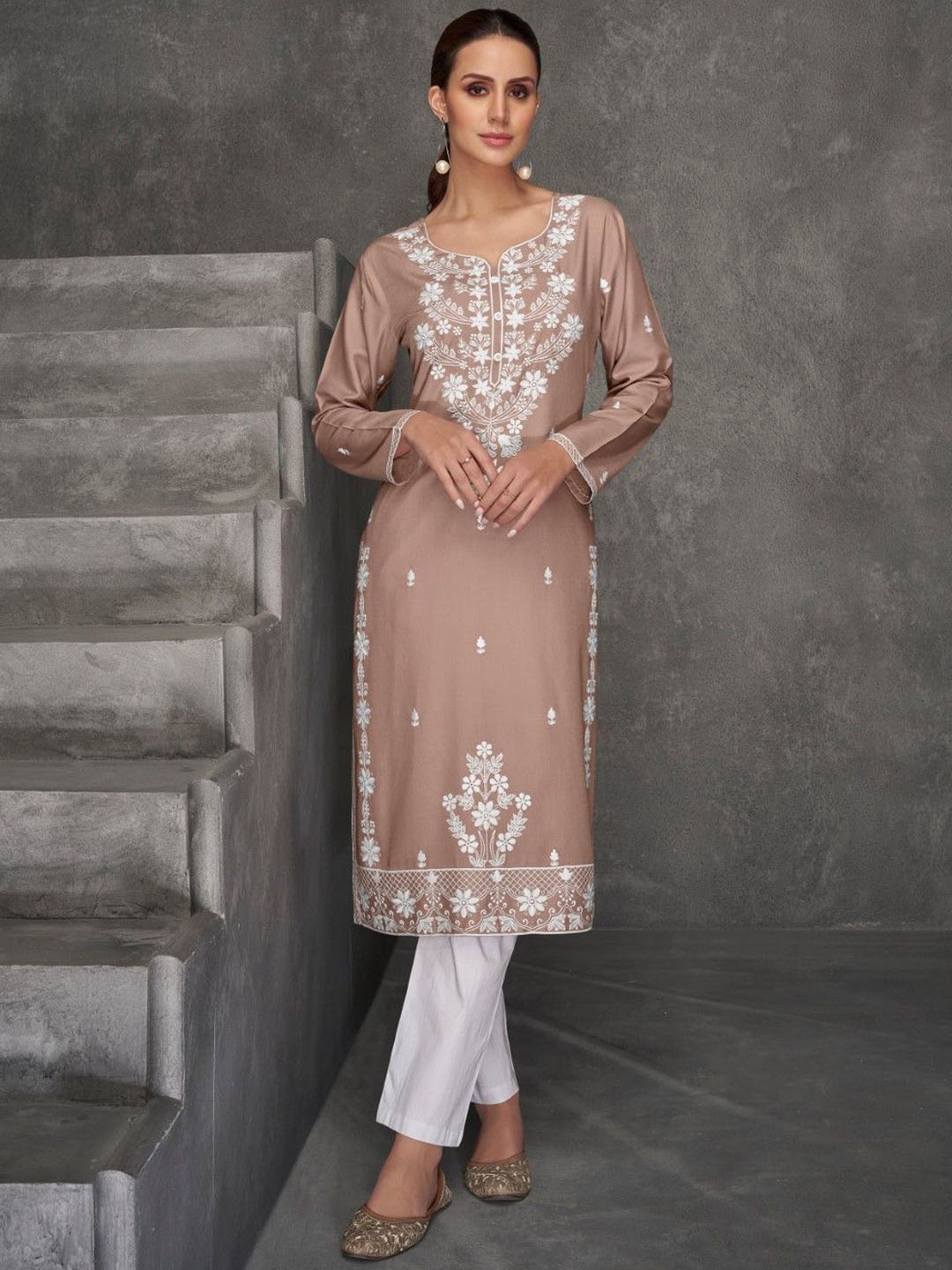 

AUTUMN LANE Floral Embroidered Sweetheart Neck Pure Cotton Straight Kurta & Trouser, Brown